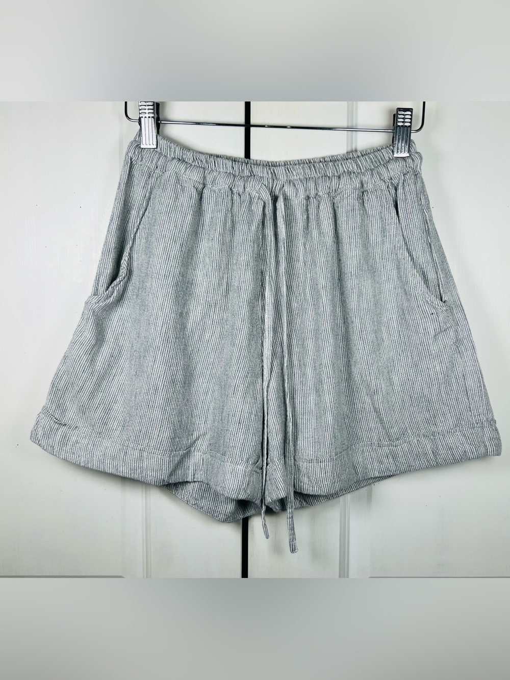 NWOT Avalon The Label Pinstripe Casual Shorts Side Pockets Drawstring Size XS